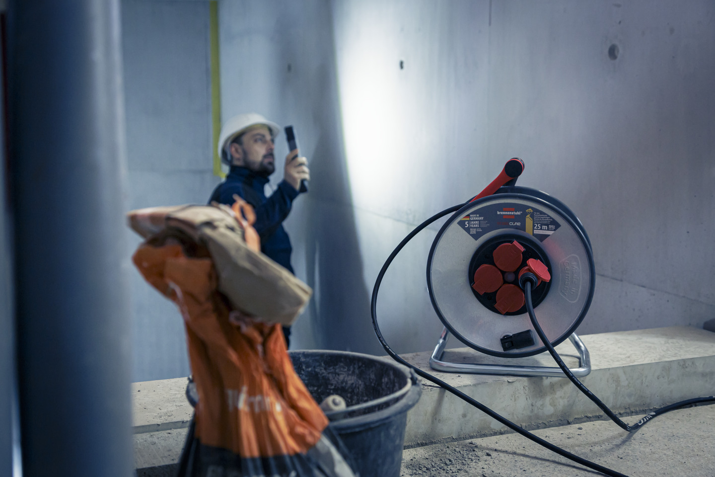 Insulated steel cable reel for the construction site