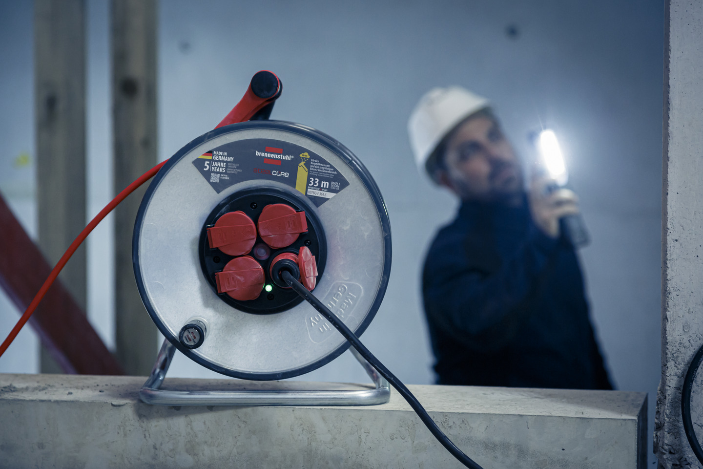 Insulated steel cable reel for the construction site